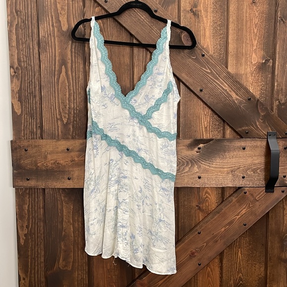 NWOT - FP Intimately Slip My Mind Printed Trapeze P2P: 19” Minor flaw - Picture 3 of 10